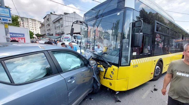 Küçükçekmece’de kaza yaptıkları aracı bırakıp kaçtılar