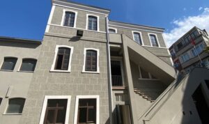 ‘Kurtuluş Son Durak’ta, 17. İstanbul Bienali’ne paralel bir sergi açıldı