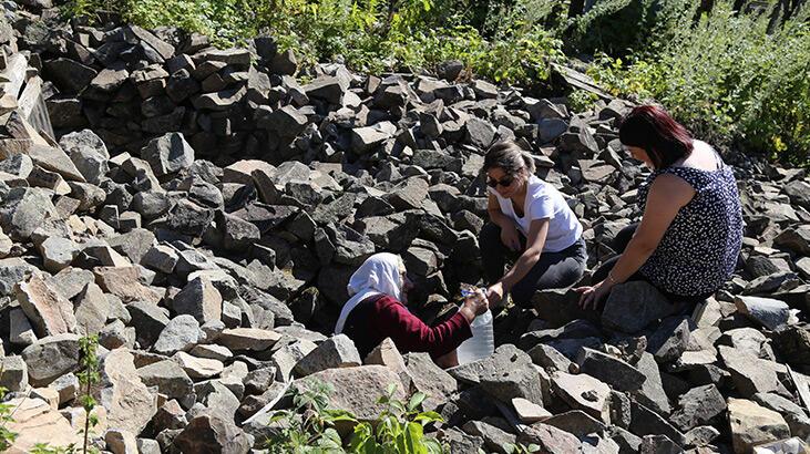 Mağaradaki soğuk su kaynağı, Artvin’de köylülerin deposu oldu