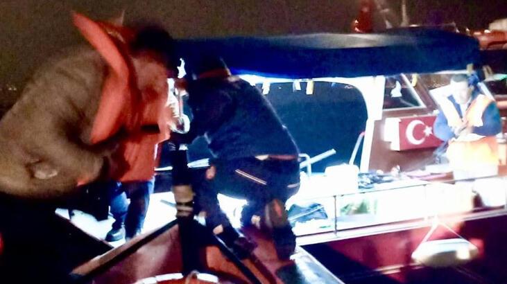 Maltepe’de tekne karaya oturdu! 9 kişi kurtarıldı