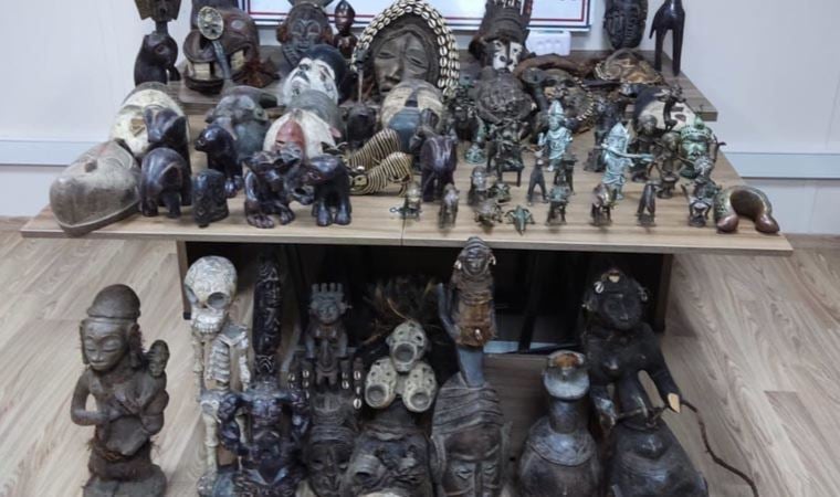 Manisa’da otomobilde çok sayıda tarihi eser ele geçirildi