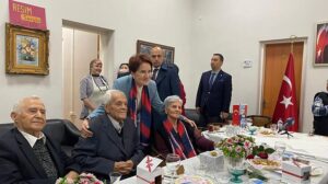 Meral Akşener huzurevinde öğretmenleri ziyaret etti