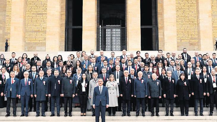 Öğretmenler Ata’nın huzurunda
