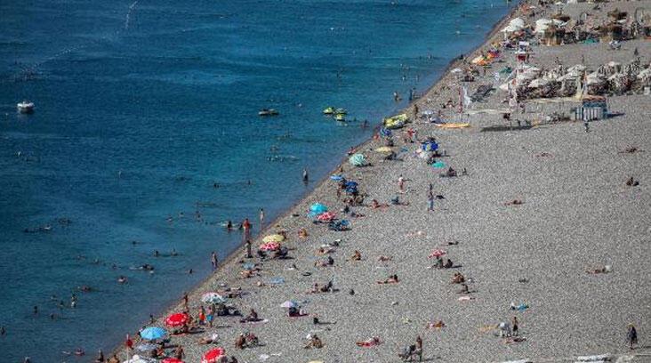 Okullar açıldı, sahiller yabancı turistlere kaldı