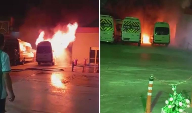 Panik anları… Akaryakıt istasyonunun yanındaki minibüs alev alev yandı!