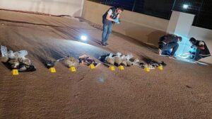Polis kapıya dayanınca uyuşturucuları ve paraları 6. kattan aşağıya attılar
