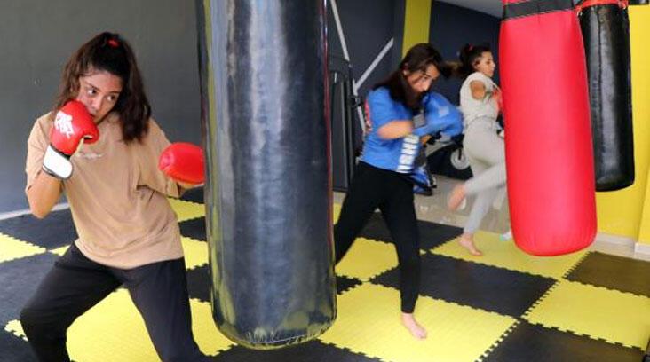 Polis olmak isteyen Vanlı kızlar, kick boks kursunda
