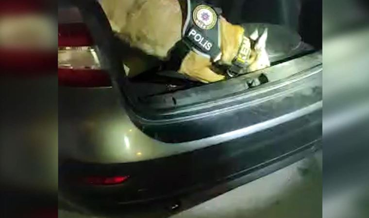 Polisin ‘dur’ ihtarına uymadı, aracından 200 bin uyuşturucu hap çıktı