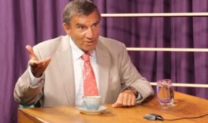 Prof. Dr. Üstün Dökmen CMK’de anlattı: ‘Üretmek isteyen Köy Enstitüsü kurar’