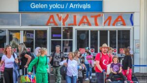 Rusya’dan charter uçuşlar ekim sonuna dek dolu