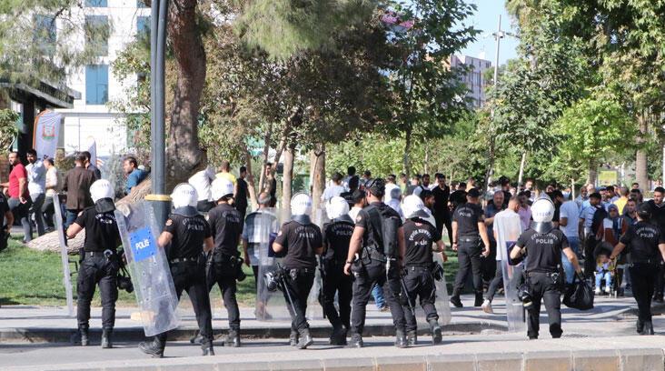 Şanlıurfa’da, Öcalan lehine slogan atan 5 kişiye gözaltı