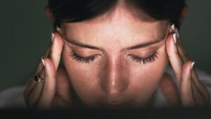 Sebebi bu olabilir! Baş ağrısına karşı alabileceğiniz 5 basit önlem