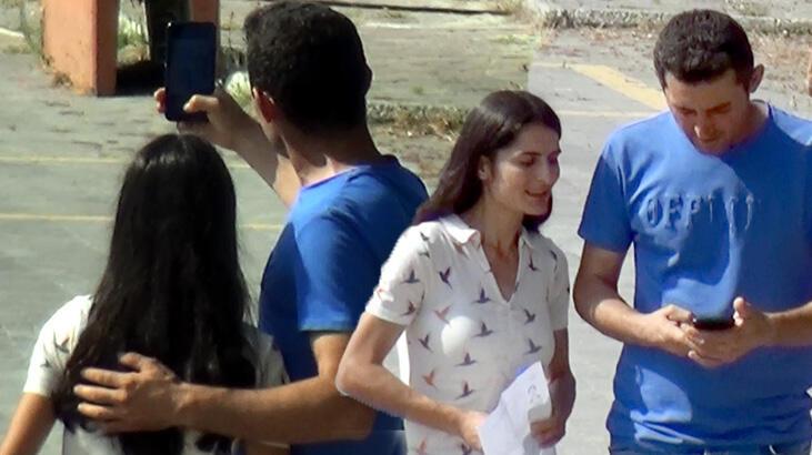 Selfie yaparken sınavı kaçırıyordu! ‘Acele edin 2 dakika kaldı’