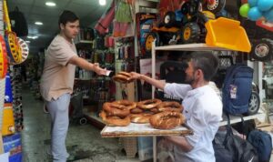 Simitçi Erkan, 2 günlük gelirini SMA hastası Arya’ya yolladı