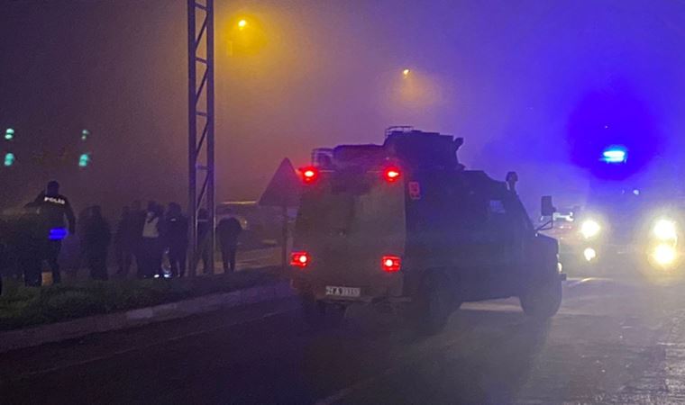 Son Dakika… Diyarbakır’da polis servisine bombalı saldırı: Yaralılar var