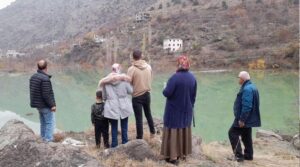 Su yüksekliği 46 metreye ulaştı! Evlere uzaktan son bakış