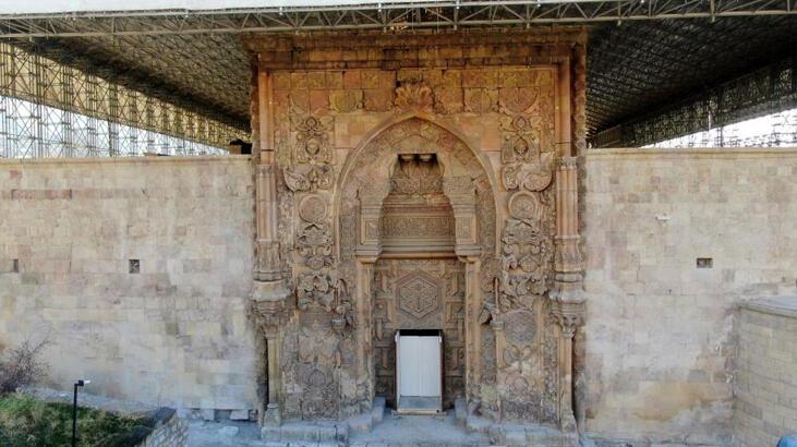 Tam 1 buçuk saat sürüyor! Kapıyı gören yüzlerce kişi gözyaşlarına boğuldu