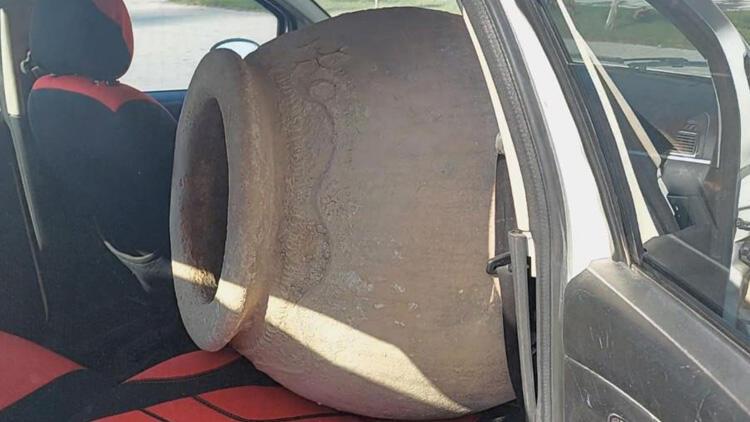Tarihi eseri aracın ön koltuğunda taşımak istedi! Suç üstü yakalandılar