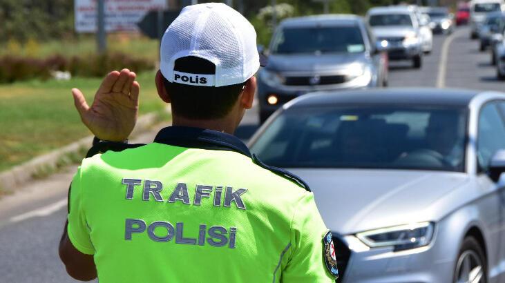 Tatilciler dönüşe geçti! Kilometrelerce araç kuyruğu oluştu