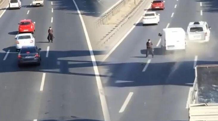 TEM’in ortasına çıktı, kazaya neden oldu