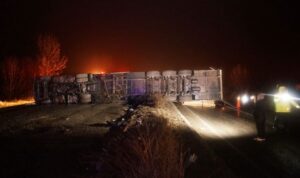 TIR devrildi: Kastamonu-Sinop kara yolu ulaşıma kapandı