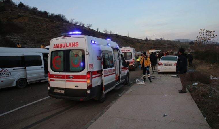 Tokat’ta 5 araç kazaya karıştı: 9 yaralı
