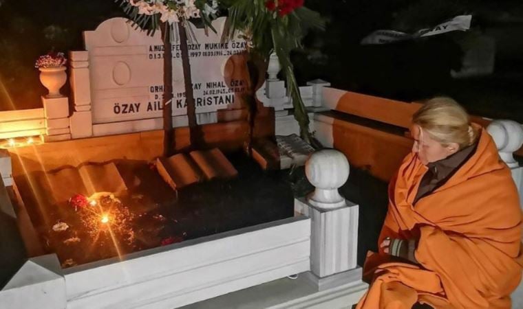 Tuğba Özay, sabaha kadar babasının mezarının başında bekledi: ‘İlk gecende seni yalnız bırakabilir miydim?’