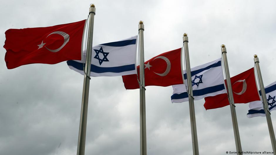 Türk fırkateyni Hayfa Limanı’na demirledi