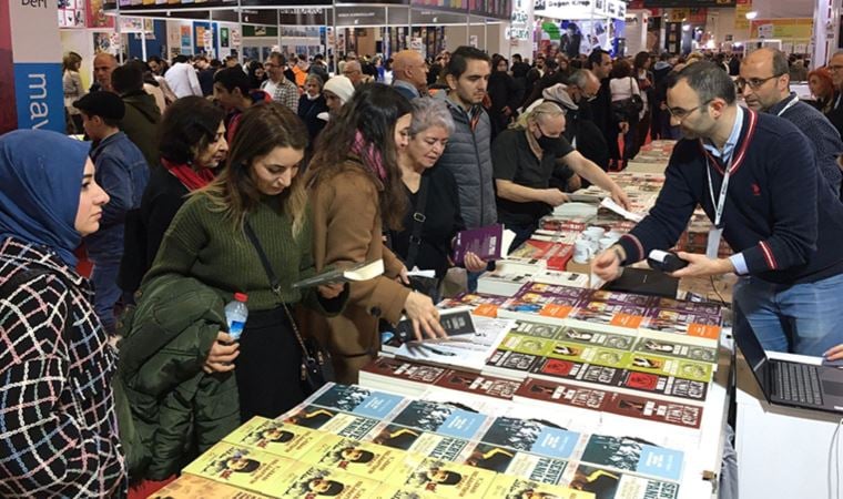 TÜYAP Kitap Fuarı’nın ilk gününde yazarlarımıza büyük ilgi
