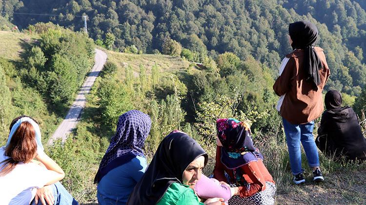 Uçurumun kenarından ‘belki gelir’ diyerek gece gündüz yolunu gözlüyorlar