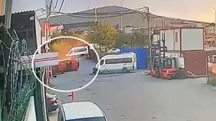 Ümraniye’de minibüsün çarptığı kamyonet takla attı