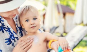 Uzmanı çocuklarda sıcak çarpması konusunda uyardı; bu önlemlere dikkat!