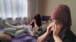 Yaşadıklarını ağlayarak anlattı: Git anneni 2 bacağından vur