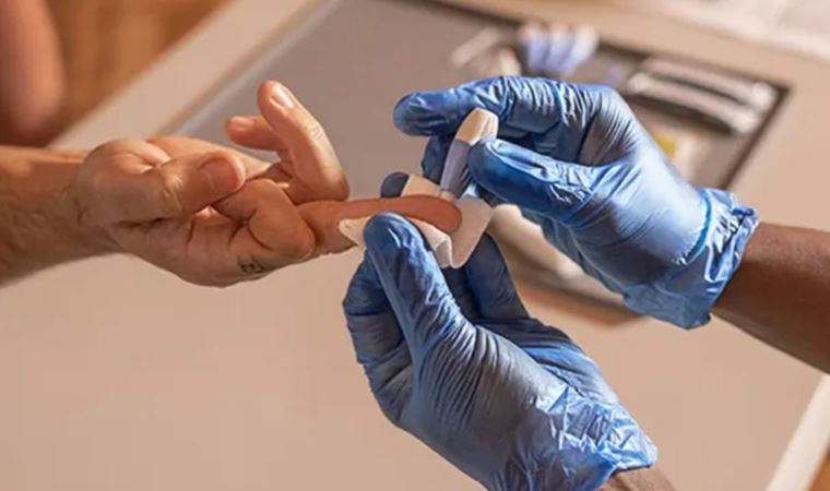 Yeni Zelanda’da Hepatit C’ye dikkat çekmek için ‘orta parmaklı’ reklam