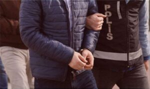 Yer İstanbul… ‘Ruhsat’ baskını yapılan kafeden kaçak silah çıktı