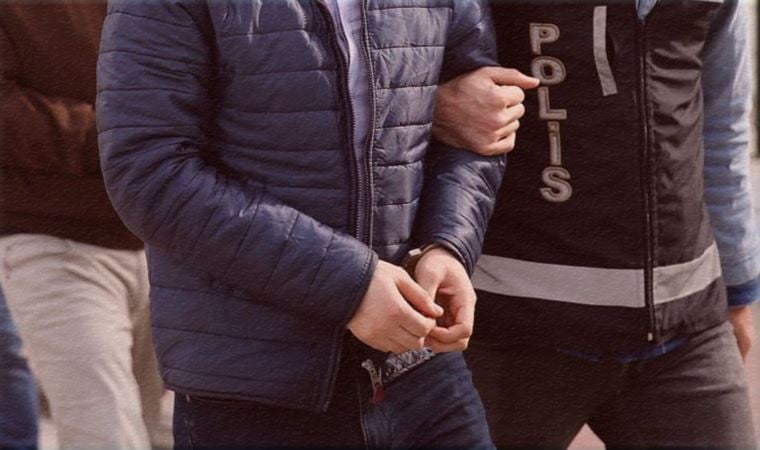 Yer İstanbul… ‘Ruhsat’ baskını yapılan kafeden kaçak silah çıktı