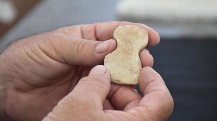 Yeşilova Höyüğü’nde 5 bin yıllık mermer idol bulundu