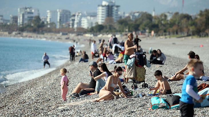 Yılın son günü Antalya’da denize girdiler
