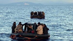 Yunan unsurlarının ittiği 124 kaçak göçmen kurtarıldı